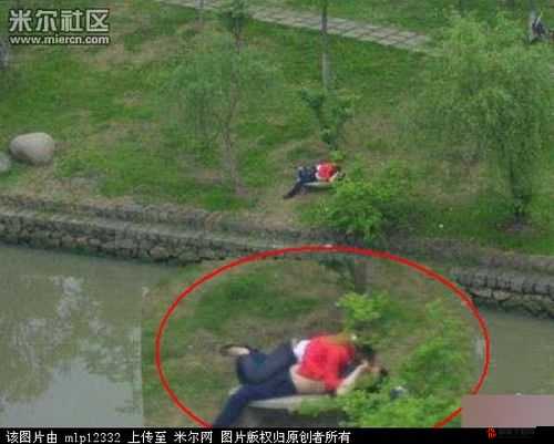 国产XXX户外野战HD：激情四射的野外体验