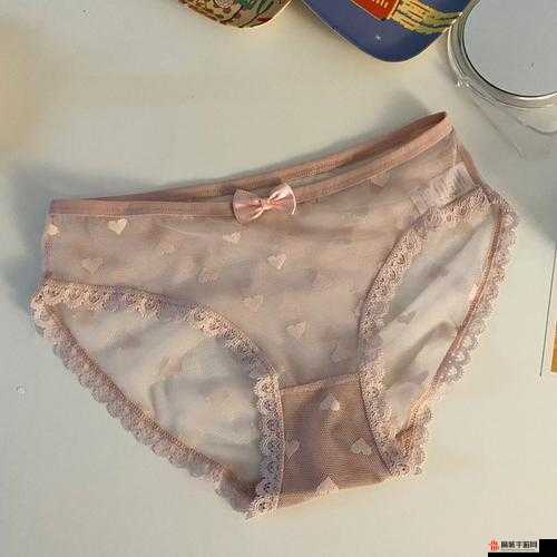 女式花三角裤头：时尚与舒适的完美结合