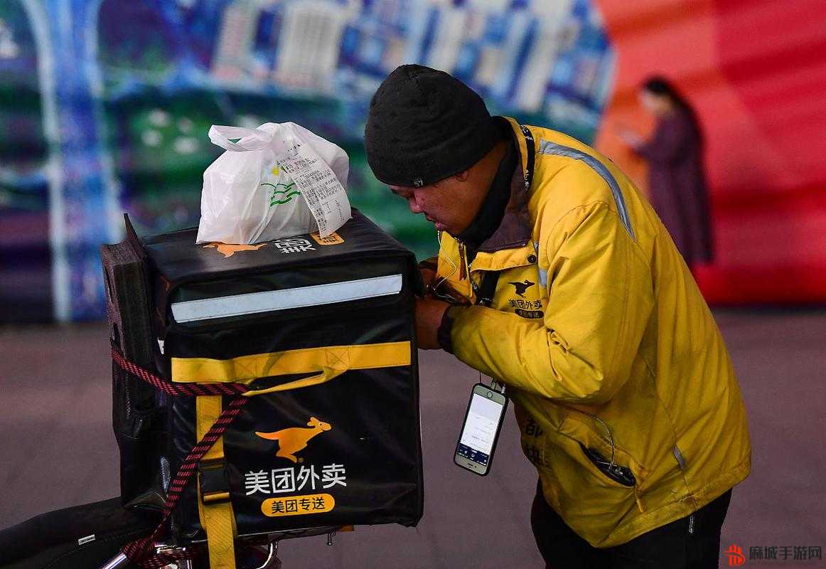 儿子毅然代父职耕母田彰显责任与担当