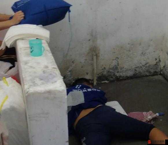 震惊一男子在厕所做出这种事，原因竟然是……
